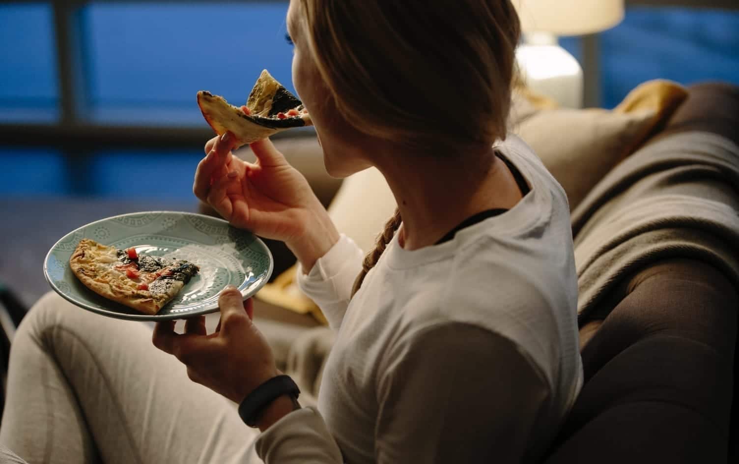 axsam-yemek-olmaz-qadagasi-artiq-kohnelib