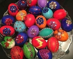 yumurtani-asan-ve-qeyri-adi-boyamagin-usullari