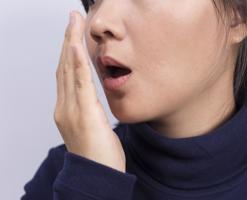 agizdan-gelen-bu-qoxu-qaraciyer-problemidir