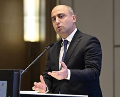 mektebli-cantalarini-yukleyen-teref-nazirlik-deyil