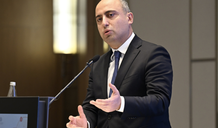 mektebli-cantalarini-yukleyen-teref-nazirlik-deyil