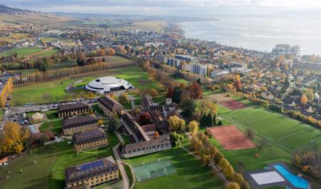 dunyanin-en-bahali-mektebinin-qiymeti-dodaq-ucuqladir