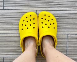 crocs-ayaqqabilarin-ziyandan-basqa-hec-bir-faydasi-yoxdur